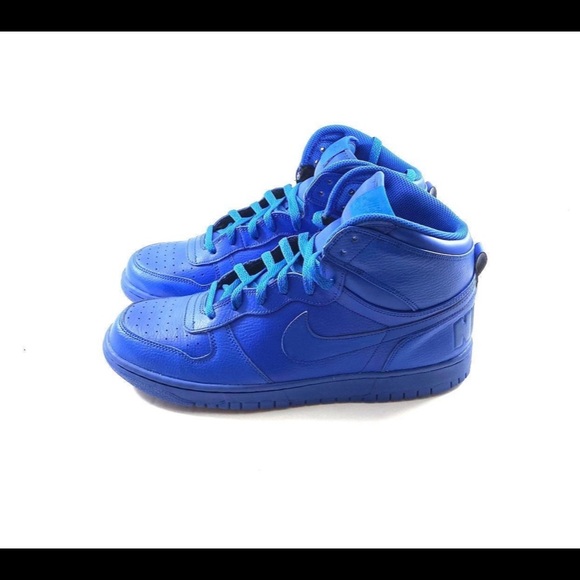 Cool blue. Very nice condition. Plenty of tread left on the sole. - Picture 3 of 3